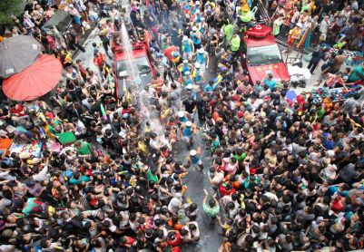 2026泰国泼水节曼谷两大泼水区域+夜间“蹦迪式”泼水必去地RCA